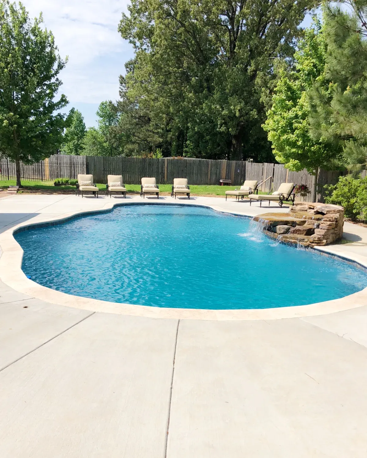 Mountain lake shape pool features a variety of curves and lines.